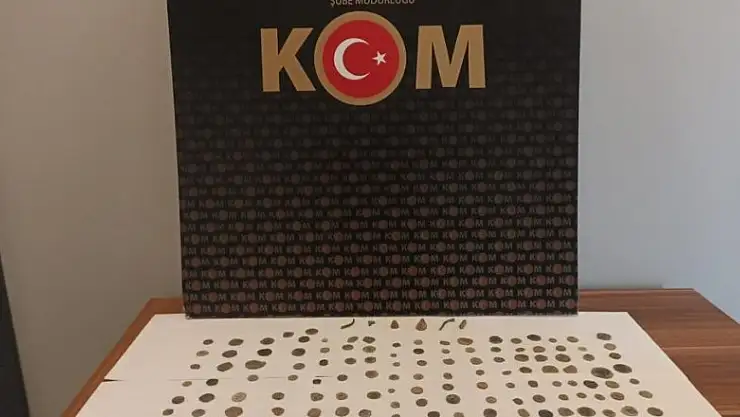 Sikkeleri piyasaya süremeden yakalandı
