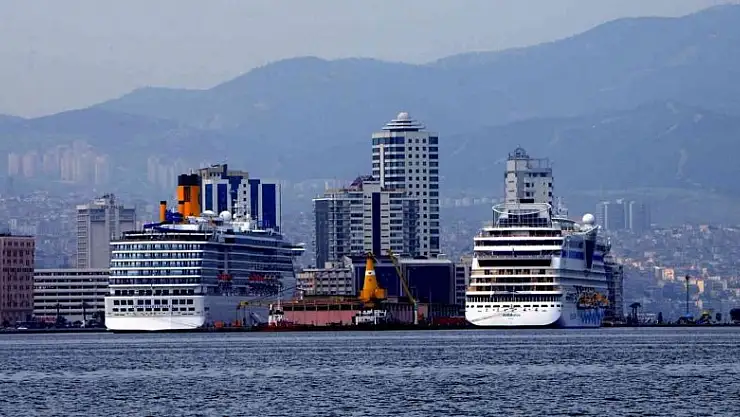 Yüzen otel İzmir Limanı'na demir atacak