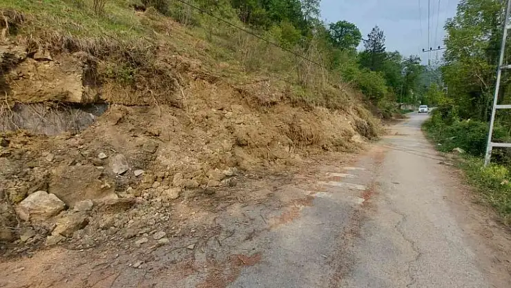 Heyelandan yolu kapanan köylüler yolun yapılmasını istedi