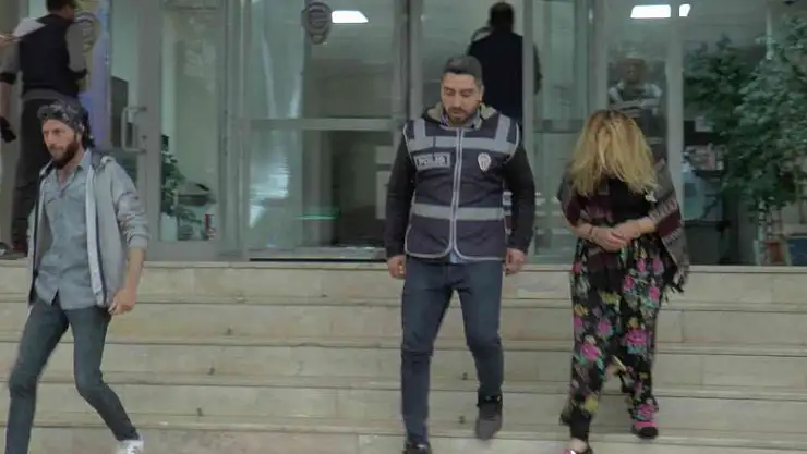 2 ilde 5 ayrı suçtan aranan ve 64 yıl hapis cezası bulunan kadın yakalandı