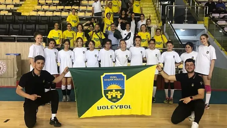 Aydın Özel Başak Koleji Voleybol'da Türkiye 2'ncisi oldu