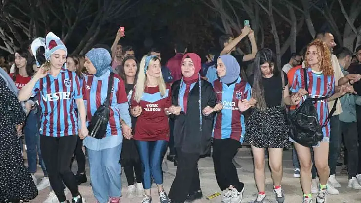 Mersin'de Trabzonspor'un şampiyonluğu coşkuyla kutlandı