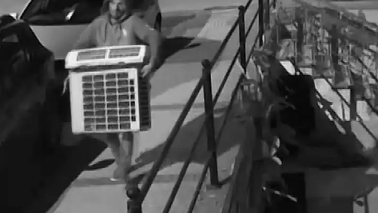 Rahat tavırlarıyla pes dedirten hırsız çaldığı malları sattığı yere ikinci kez gidince yakalandı