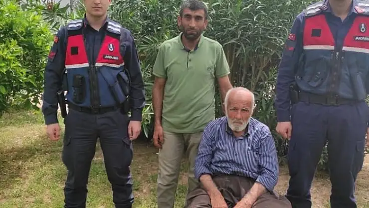 Kayıp Alzheimer hastasını jandarma oğluna teslim etti