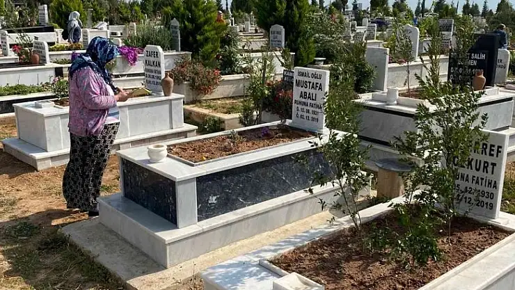 Bayram öncesi Aydın'da mezarlıklar ziyaretçilerle doldu