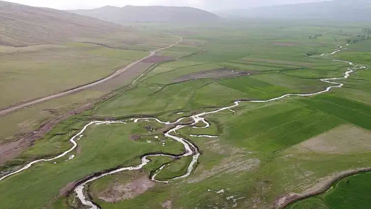 Gölbaşı beldesindeki menderesler görsel şölen sunuyor