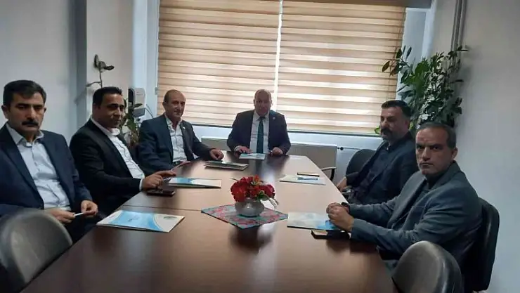 Vanlı çiftçilerden Bakan Kirişci'yi davet