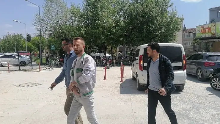 Kendisine tepki gösteren 2 kişiyi tabancayla yaralayan şüpheli adliyeye sevk edildi