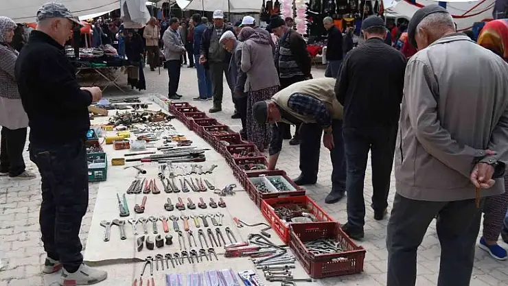 Yunus Emre'yi anma gününde vatandaşlar tezgahlara koştu