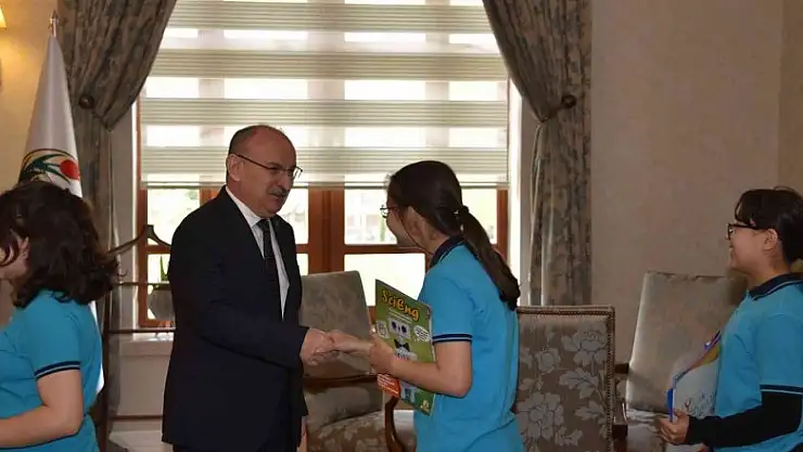 Öğrenciler e-Twinning projesini Vali Karadeniz'e anlattı