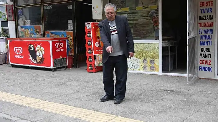 Caddede yürürken fenalaşan 14 yaşındaki çocuk kalbine yenik düştü