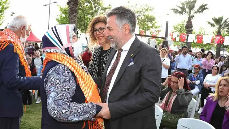 Bayraklı'da annelere özel kutlama