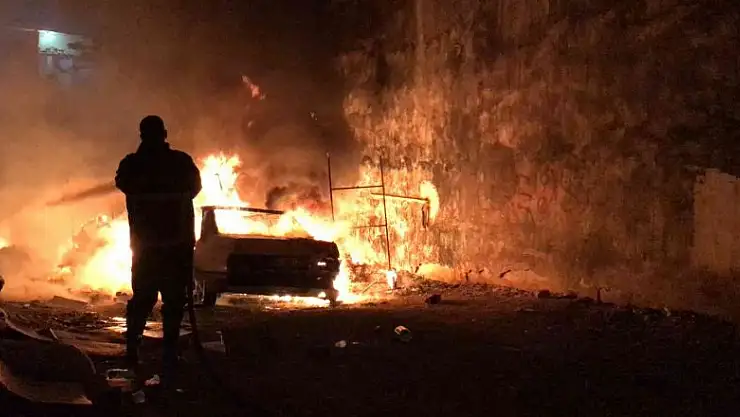 Kundaklanan araç kullanılmaz hale geldi