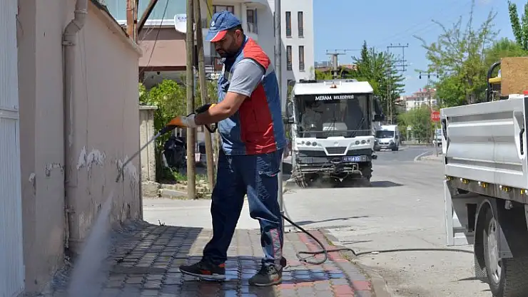 Meram'ın cadde ve sokaklarında bahar temizliği yapılıyor