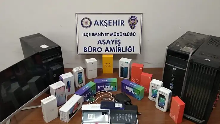 Konya'da gümrük kaçağı 13 cep telefonu ele geçirildi