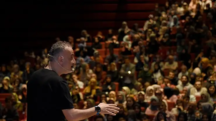 Şehir Konferanslarının Konuğu Bekir Develi Oldu