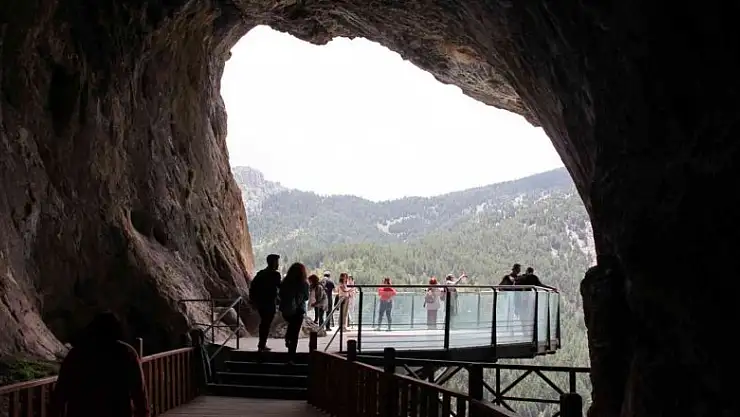 Doğa tutkunları Konya'daki Çamlık mağaralarına hayran kaldı