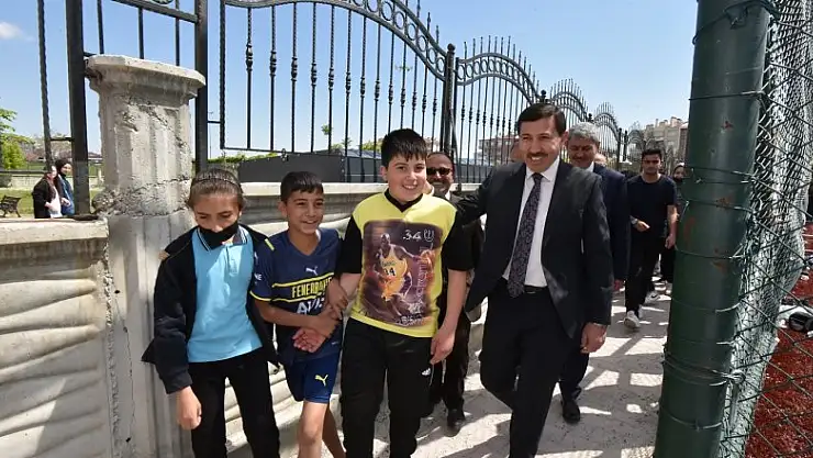 Hasan Kılca'nın okul ziyaretleri sürüyor