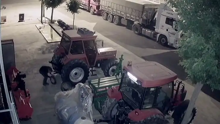 Konya'da hırsızlar traktörlerin ağırlık demirlerini çaldılar