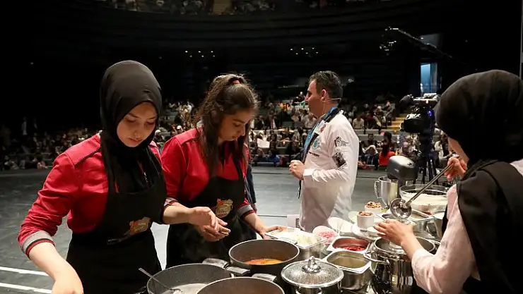 Lise Öğrencileri en güzel yemeği yapmak İçin yarıştı