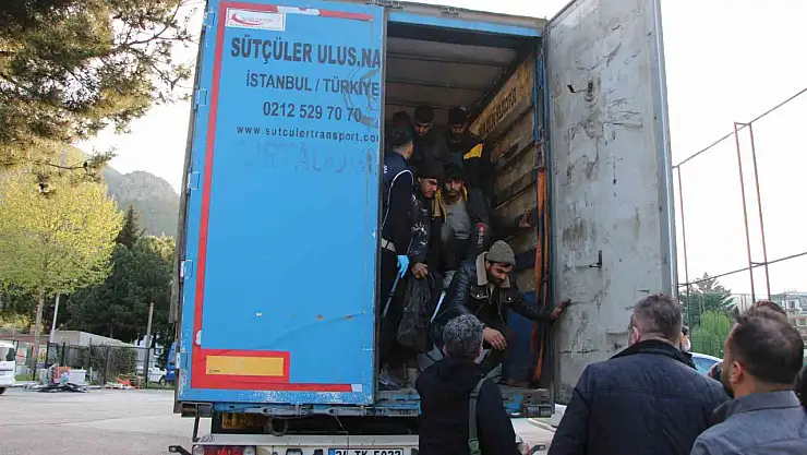 64 kaçak göçmen yakalandı