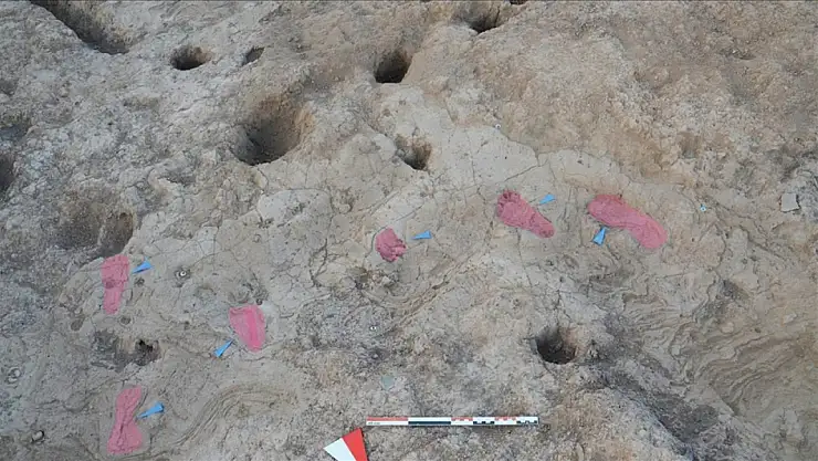 7 bin yıllık ayak izleri gün yüzüne çıkarıldı!