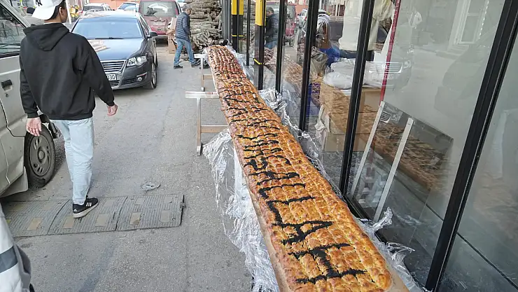 7 metrelik pide yapıldı!