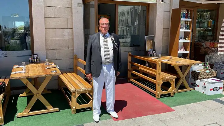 72 yaşında! Her gün değişik kıyafetler giyiyor! Konya'nın en şık giyineni o!