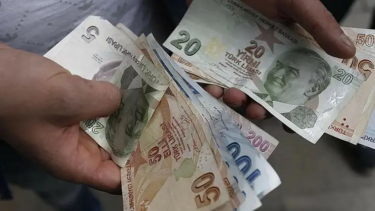 7500 lira ve üzeri maaş alan emekliler yaşadı: İşte alacakları yeni ödeme!