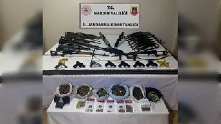 8 evde çok sayıda silah ve mühimmat ele geçirildi