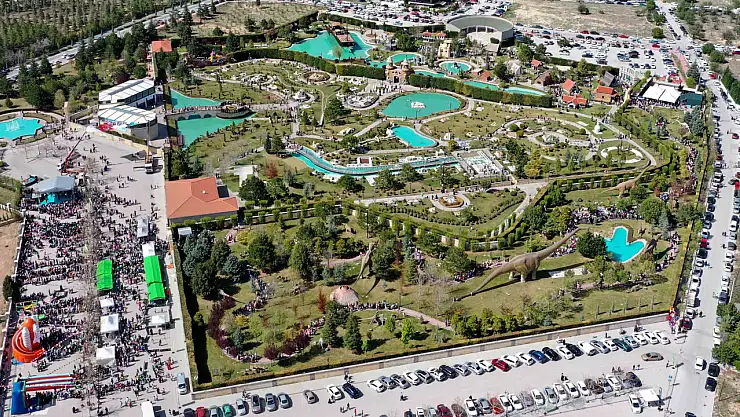 80 Binde Devr-i Alem Parkı'nda 23 Nisan coşkusu!