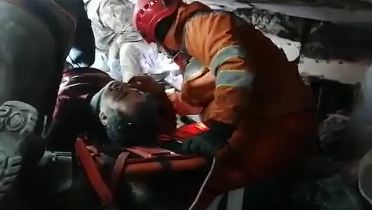 89 saat sonra kurtarıldılar