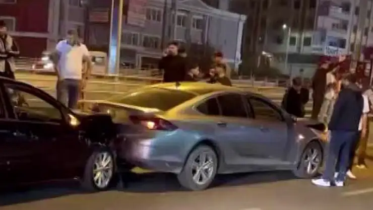 9 aracın karıştığı zincirleme kazada 3 kişi yaralandı!