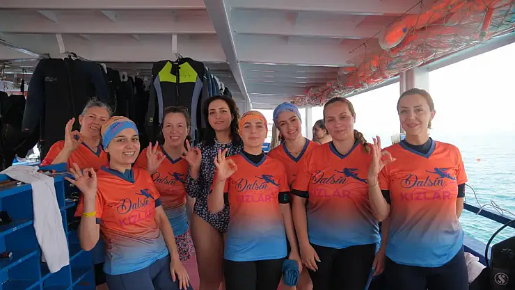 90 Kadın, Antalya'nın Manavgat ilçesinde 'Dalsın Kızlar' projesiyle su altı dalışı gerçekleştirdi