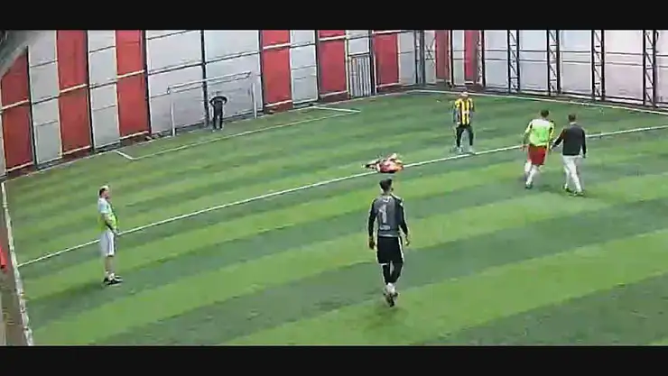 Ölüm halı saha maçında yakaladı