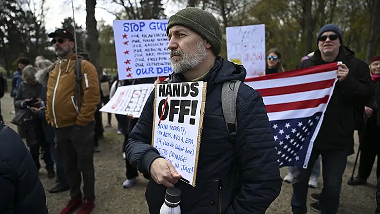 ABD Başkanı Trump ve iş insanı Musk Berlin ve Londra'da protesto edildi