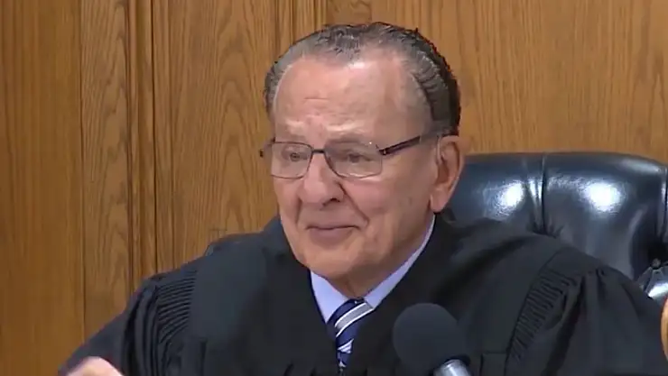 ABD'li Yargıç Frank Caprio'nun Türk Vatandaşı Mahmut Tokur ile Mahkemesindeki Görüntüler Viral Oldu