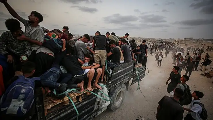 Açlığa mahkum Gazzeliler, Netzarim'de yardım kuyruğunda