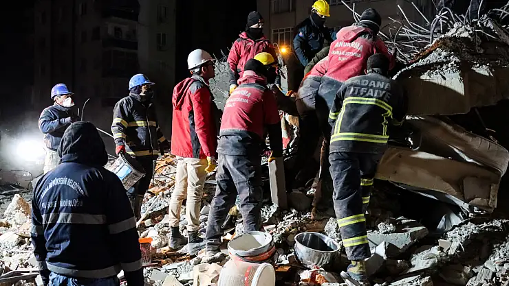 Adana'da arama kurtarma çalışmaları devam ediyor