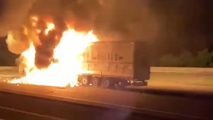 Afyon-Konya yolunda korkutan anlar: Seyir halindeyken alev topuna döndü