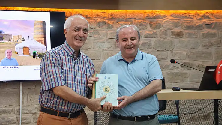 Ahmet Kuş, Türkistan'ın zengin mirasını Konya'da anlattı