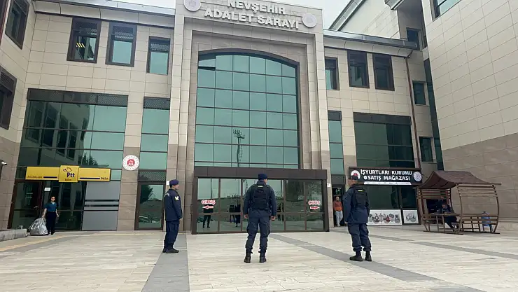 Aile kavgası dehşete döndü: Pompalı tüfekle adliye önüne geldi