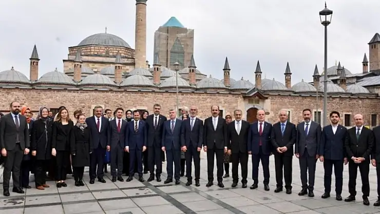 AK Parti Konya Milletvekili Adayları Mevlana Müzesini ziyarette bulunup, dua etti
