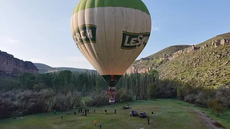 Aksaray'da balonla otomobil uçurdular