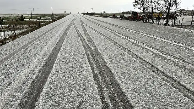 Aksaray'da dolu etkili oldu