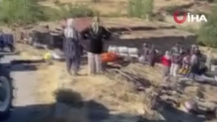 Aksaray'da traktör tarlaya devrildi: Çok sayıda yaralı var!