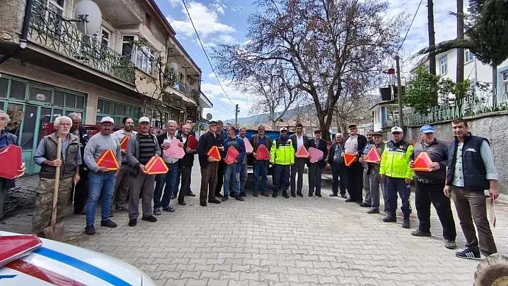 Akşehir'de çiftçilere eğitim ve reflektör desteği