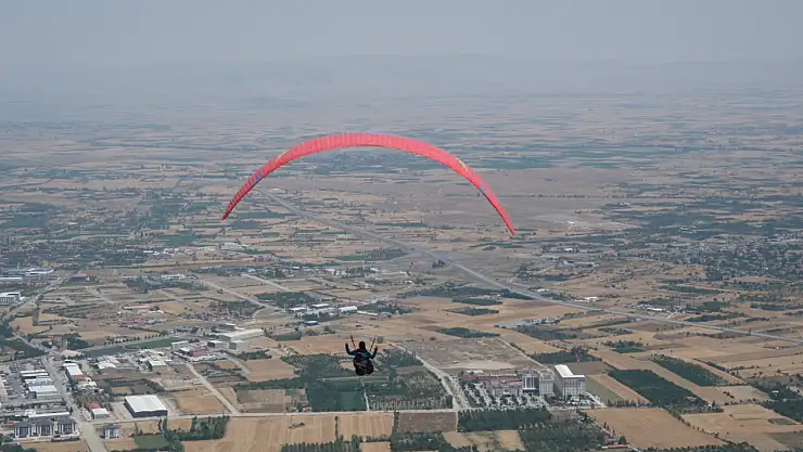 Akşehir'de yamaç paraşütü coşkusu: 12. Akşehir XC Open başladı!