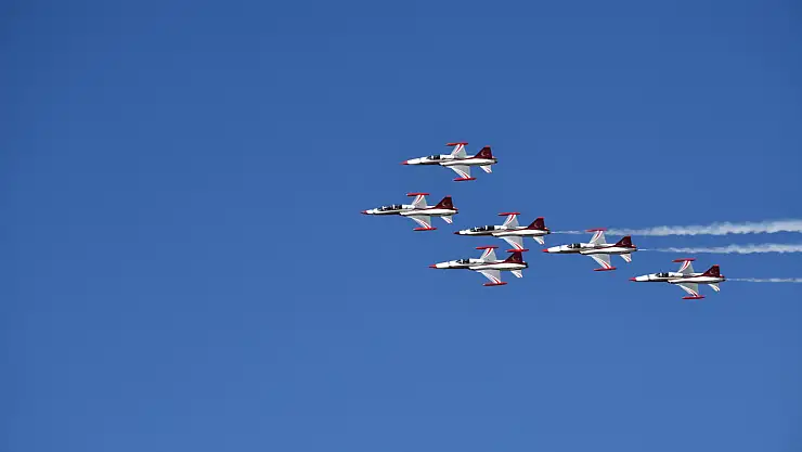Akşehir semalarında Türk Yıldızları şov!