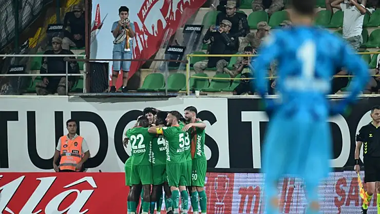 Alanyaspor, Beşiktaş'ı 2-0 mağlup etti